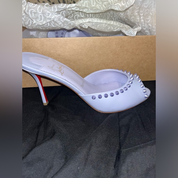 Christian Louboutin - Picture 6 of 7